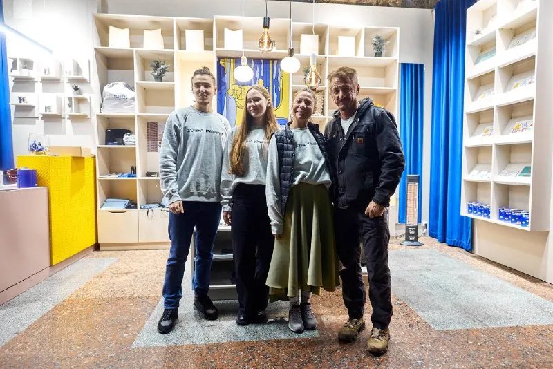 Шон Пенн у Залізній крамниці Шон Пенн у Залізній крамниці