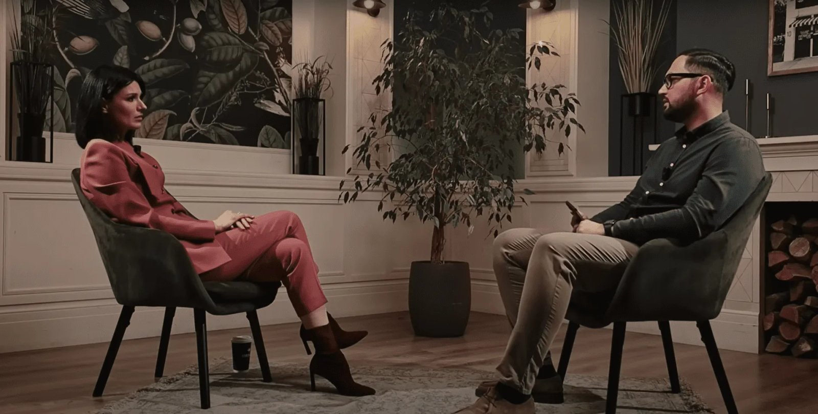 Все життя напоказ