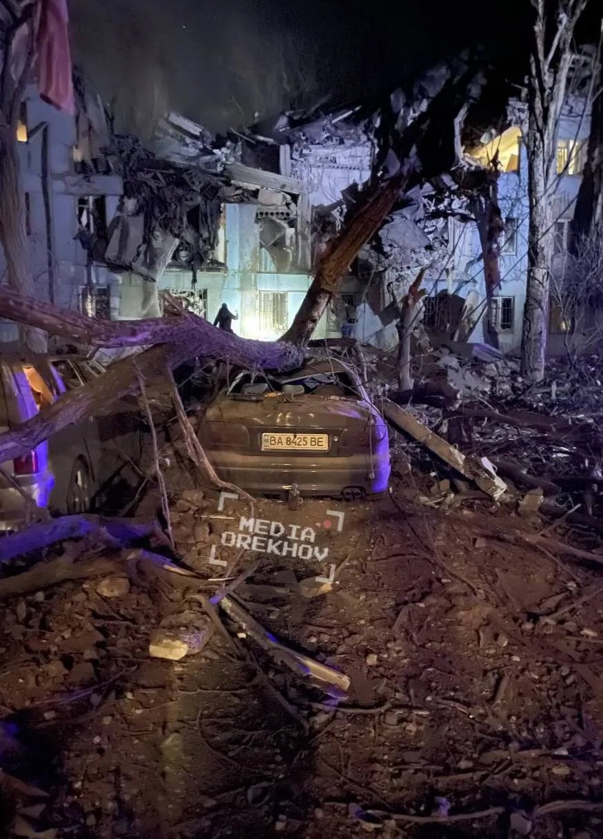 Росіяни вдарили по житловому будинку у Запоріжжі: зруйновано три поверхи 3