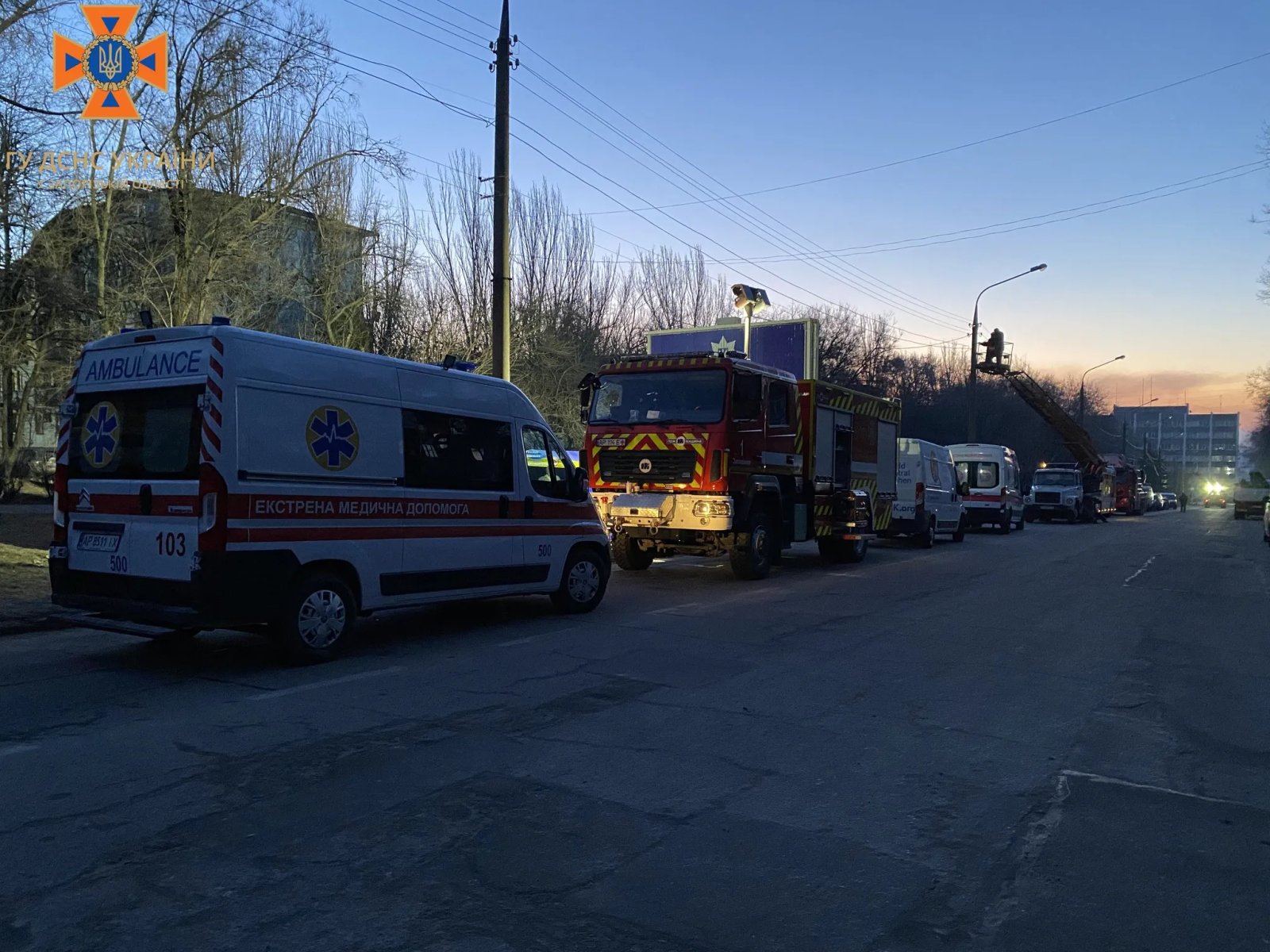 На місці події працюють екстрені та спеціальні служби