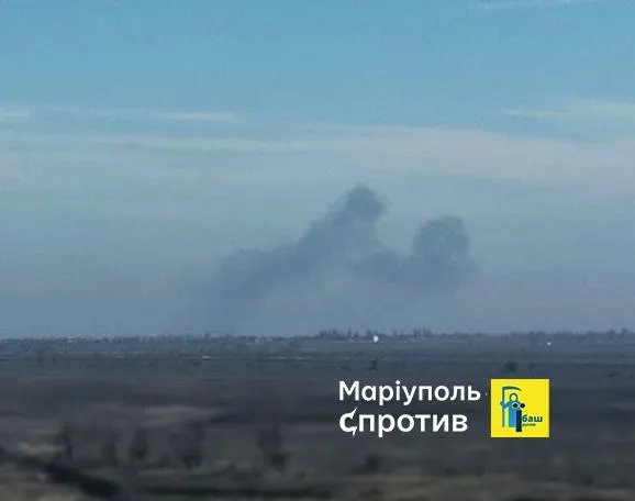 Після вибухів у небо здійнявся чорний дим