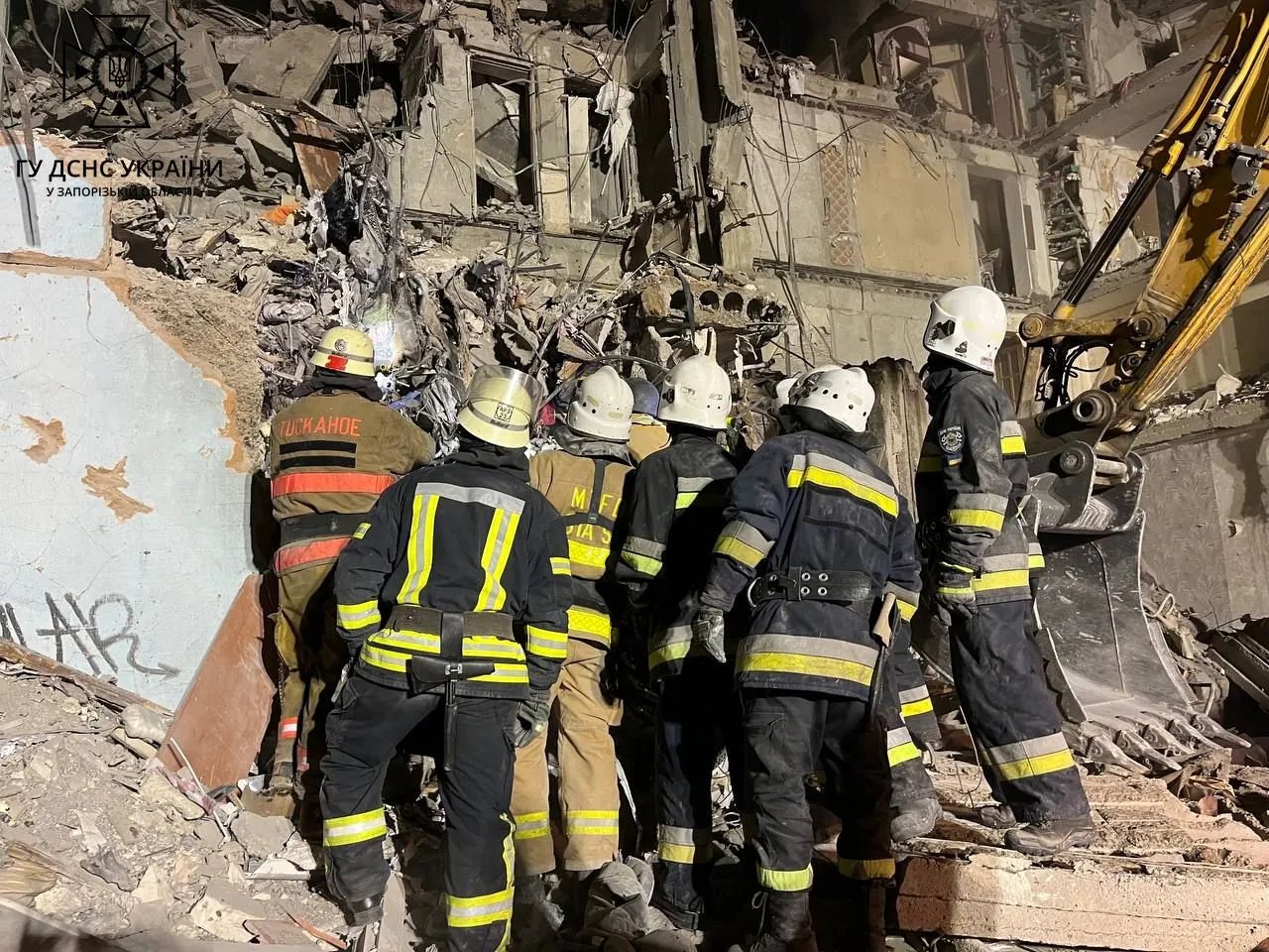 Ракетний удар по багатоповерхівці у Запоріжжі: кількість загиблих зросла до 10 осіб 1