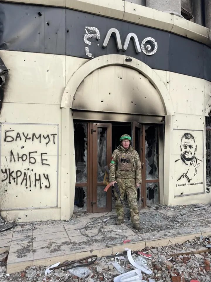 Експрокурор Луценко, який воював у Бахмуті, залишив місто 2