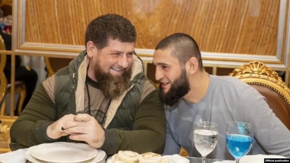 Ломаченко сфотографировался с россиянином-другом Кадырова, откровенно поддерживающим войну против Украиныни 3