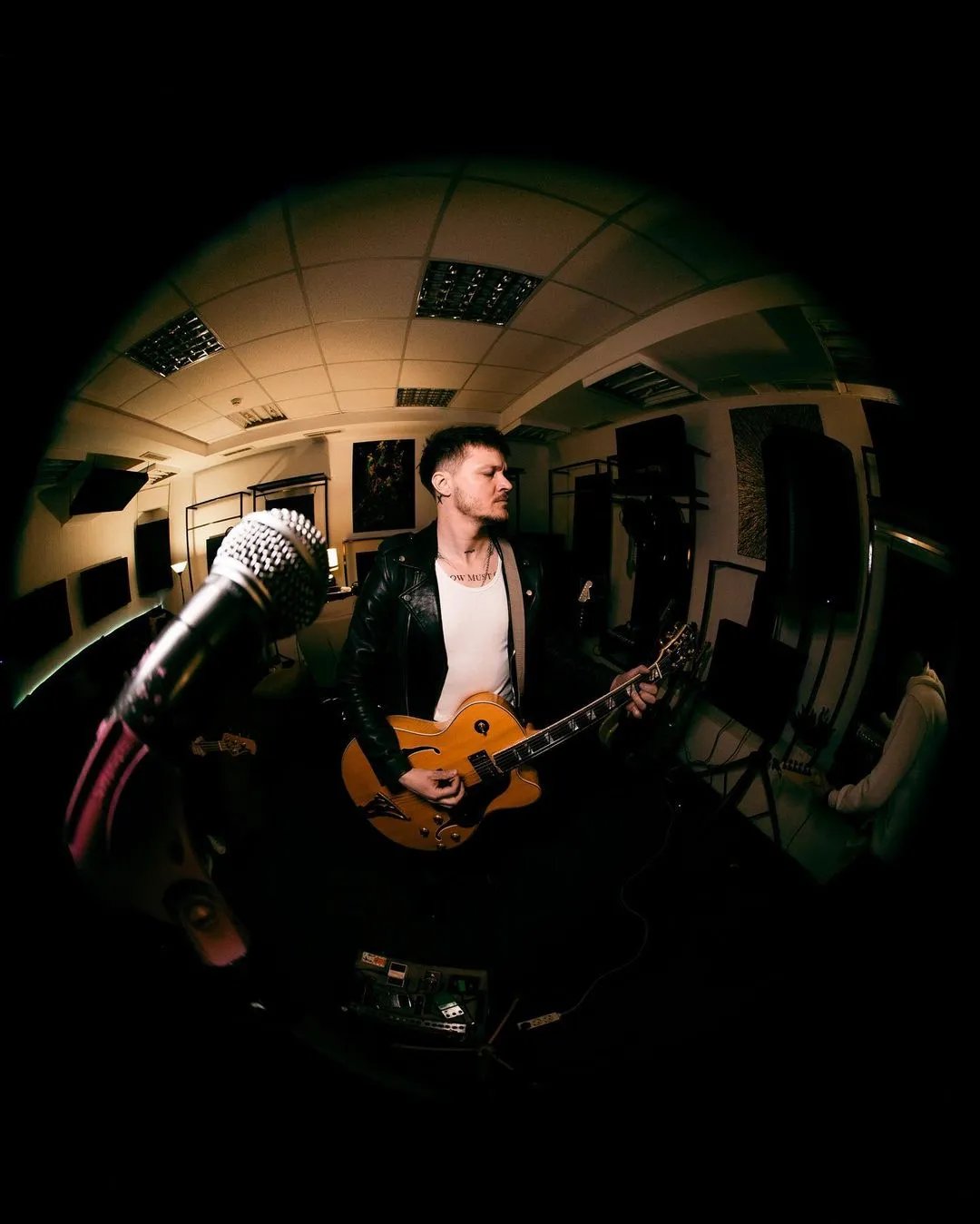 Служба в армії чергується із записами у студії