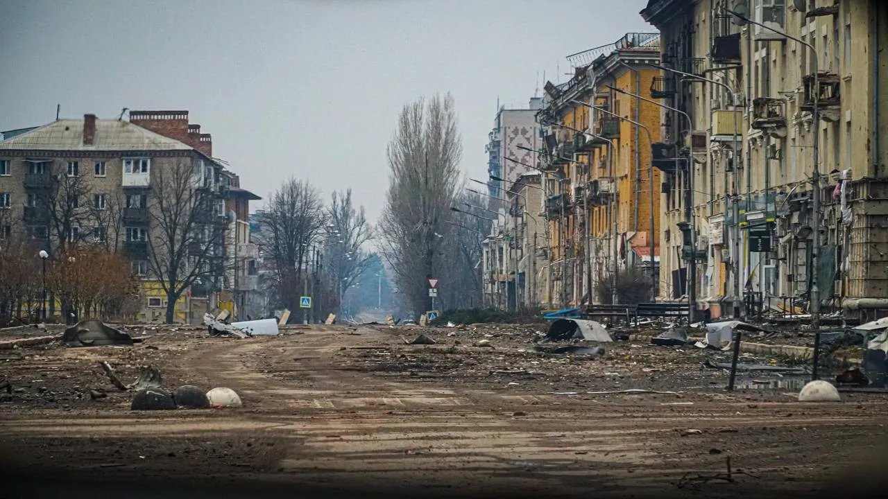 Лицо «русского мира» без прикрас: фото Бахмута от аэроразведки «Фалькон» 4