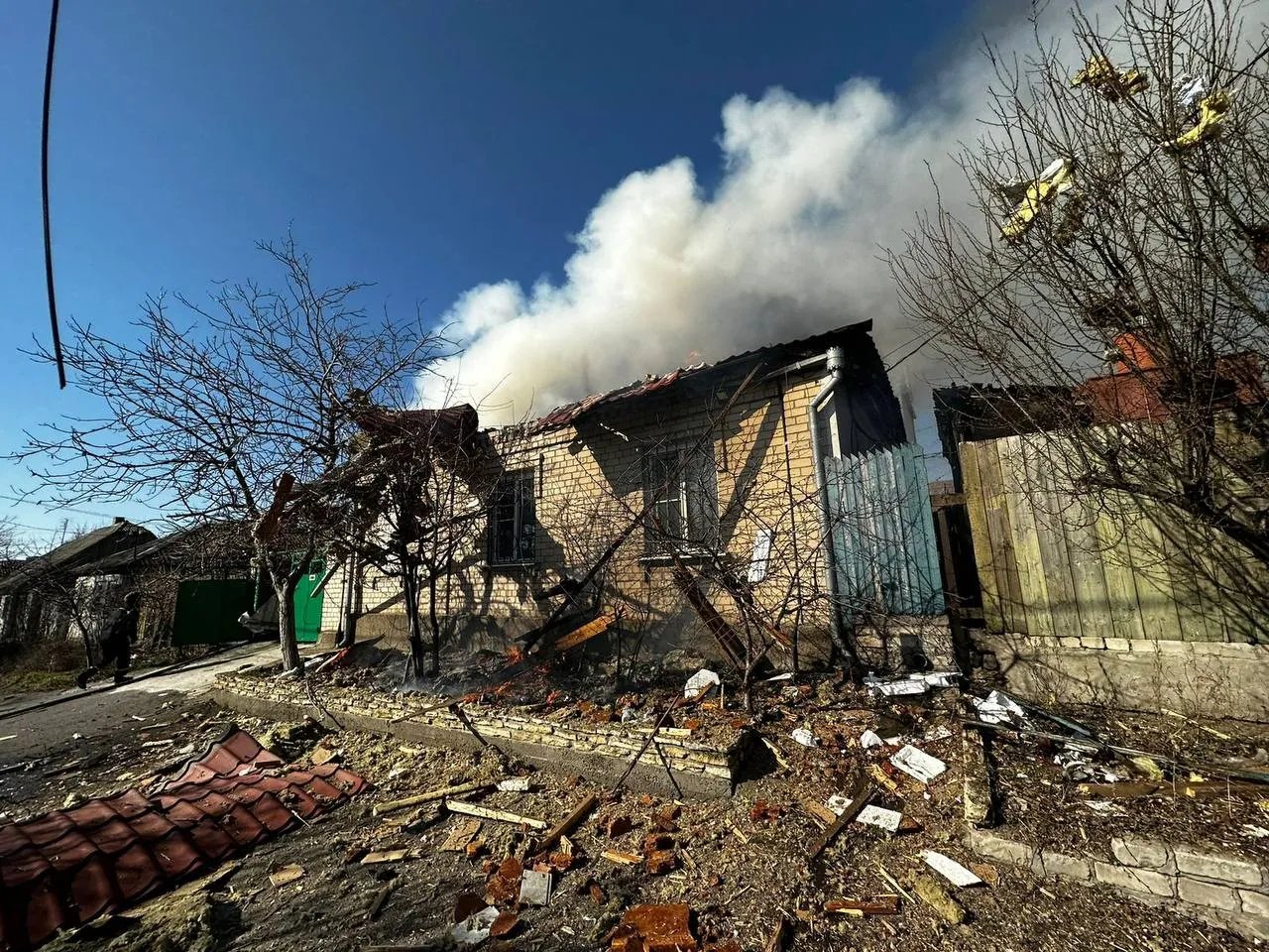 Уламки від вибуху пошкодили сусідні будівлі