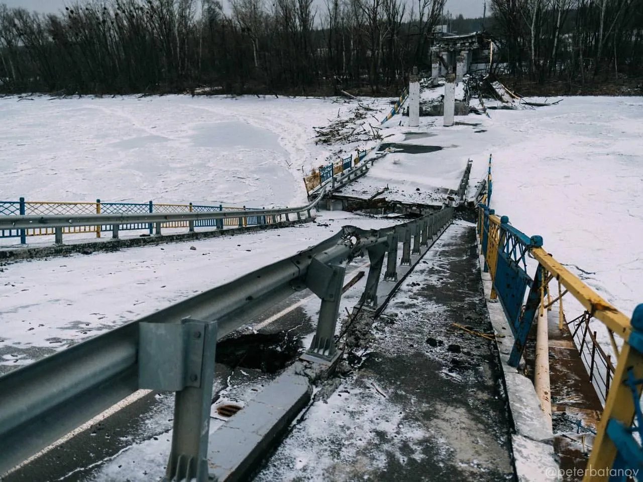 Зруйнований міст