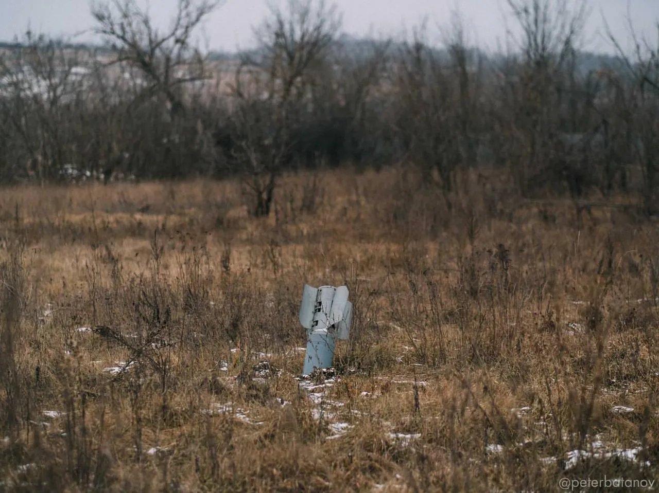 Ворожа ракета посеред поля