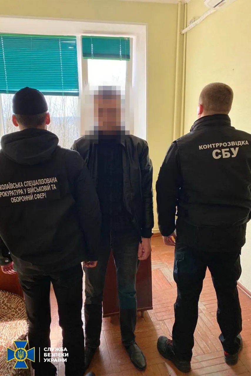 Працював на росію. СБУ затримала ворожого агента, який допомагав бомбити дві області 3