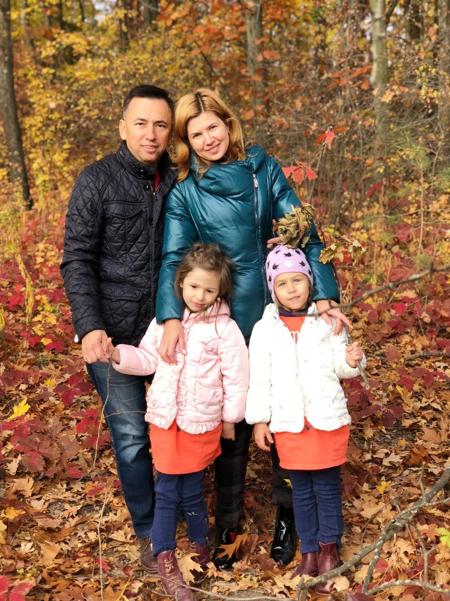 Володимир та Ольга Гевко з їх двома доньками Володимир та Ольга Гевко з їх двома доньками