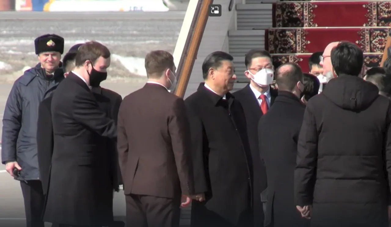 Сі Цзіньпін прилетів до Москви