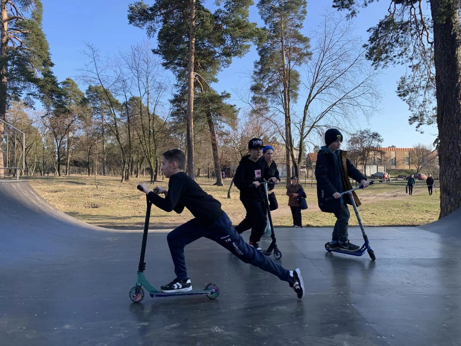 Новий спортивний майданчик вже обкатали юні скейтбордисти
