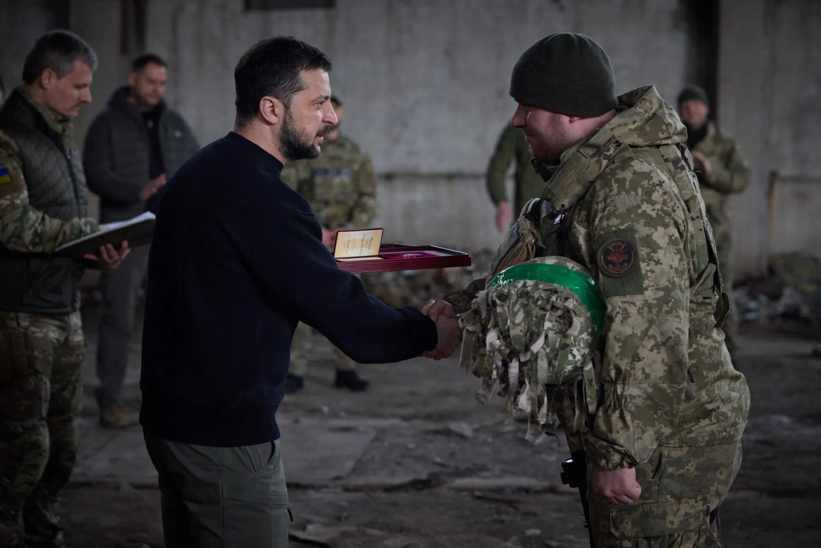 Зеленський вручив військовослужбовцям державні нагороди