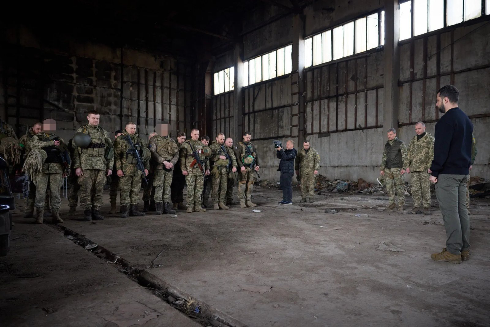 Присутні вшанували хвилиною мовчання пам’ять полеглих захисників