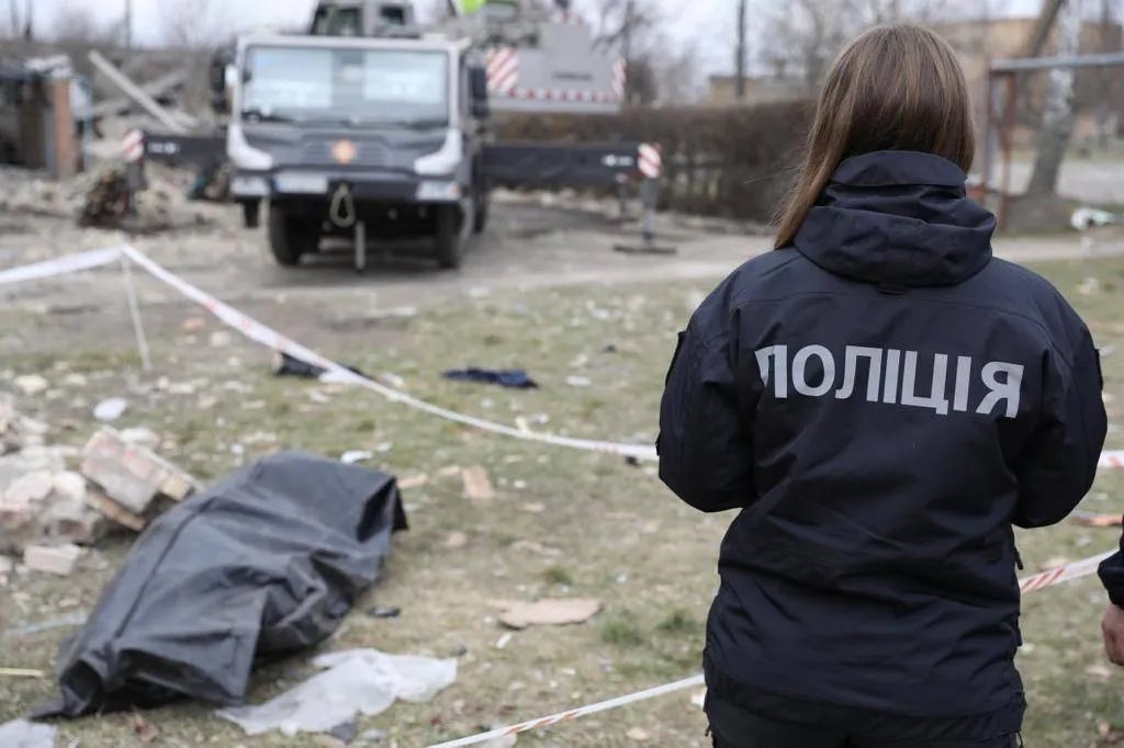 На місці обстрілу працюють всі служби На місці обстрілу працюють всі служби
