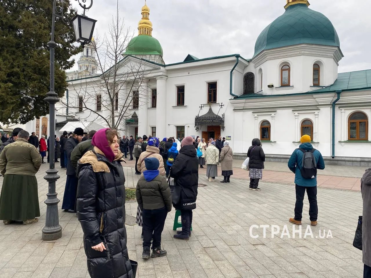 Віряни блокують святиню, архимандрит Федор викликає підмогу: що відбувається у Києво-Печерській Лаврі 2