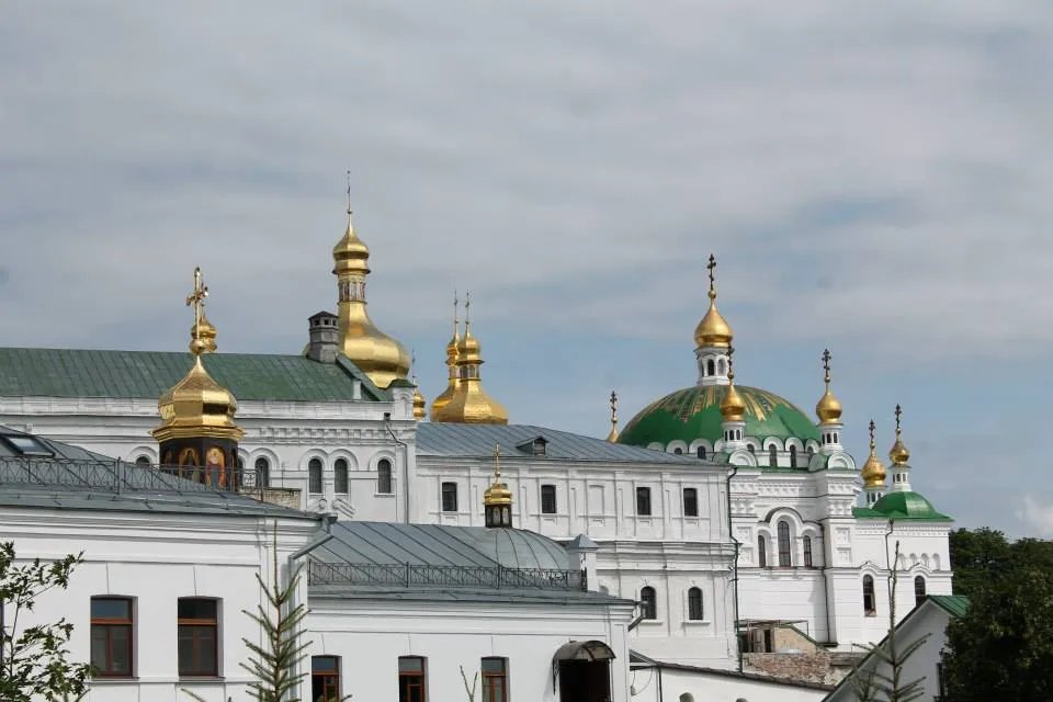 Віряни УПЦ МП не пустили "Мінкульт" у лавру для перевірки Віряни УПЦ МП не пустили "Мінкульт" у лавру для перевірки