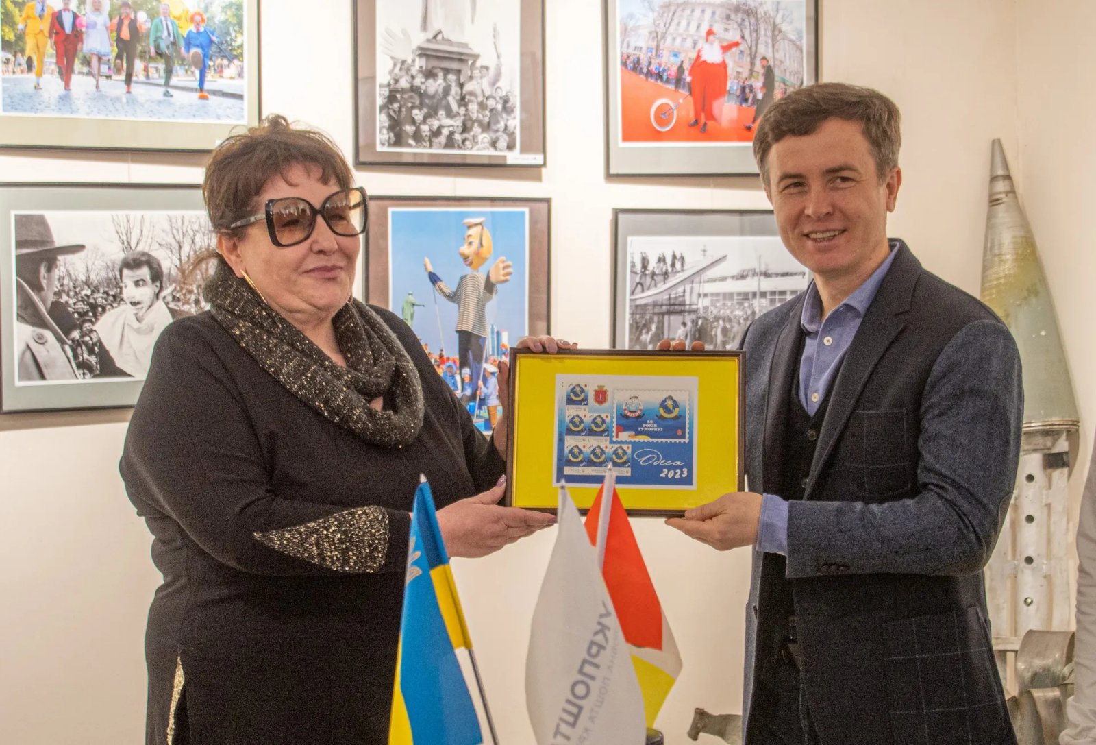 Укрпошта випустила ювілейну марку з нагоди 50-річчя Гуморини в Одесі 3