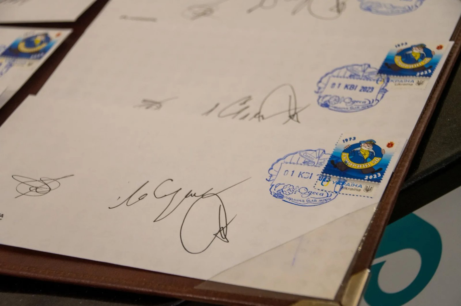 Укрпошта випустила ювілейну марку з нагоди 50-річчя Гуморини в Одесі 4