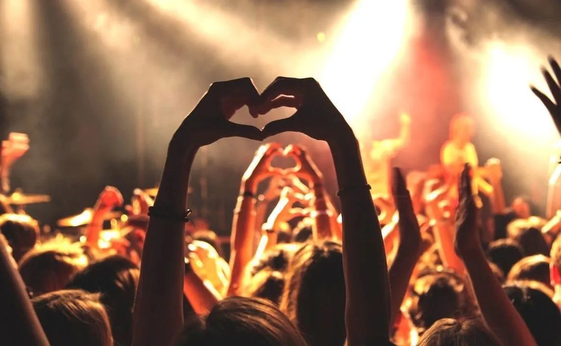 Всесвітній день вечірок - 3 квітня