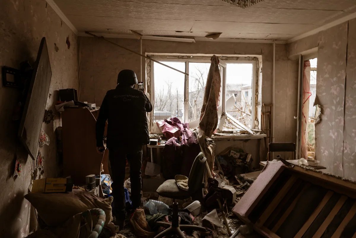 Іноді людина фізично не може спуститись у підвал Іноді людина фізично не може спуститись у підвал