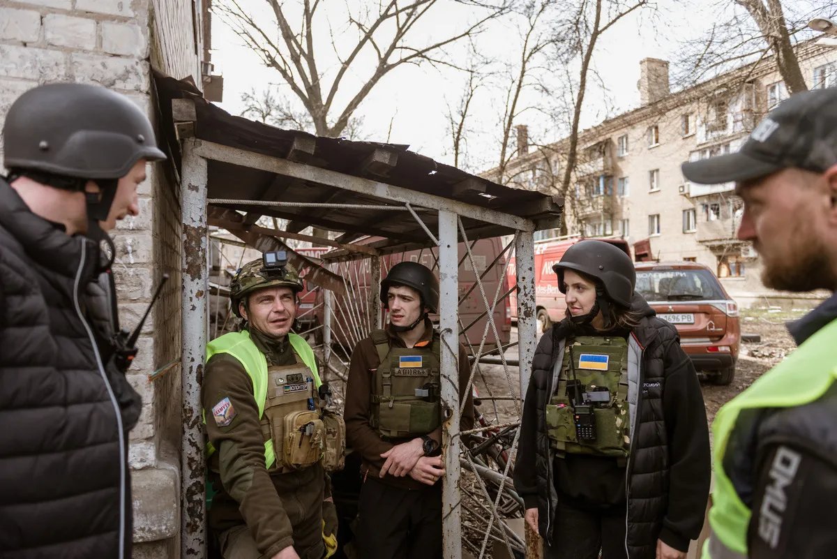 Попри обстріли у команди не було думок припинити свою місію Попри обстріли у команди не було думок припинити свою місію