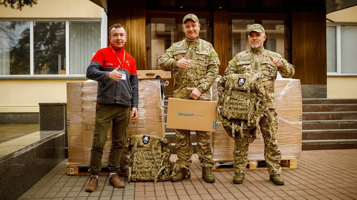 Нова пошта закупила для бійців обладнання майже на 2,5 млн грн Нова пошта закупила для бійців обладнання майже на 2,5 млн грн