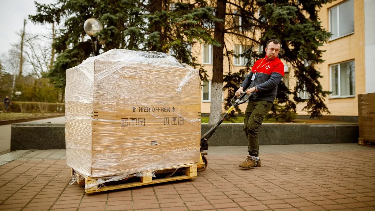 Нова пошта інвестує мільйони гривень в підтримку захисників України Нова пошта інвестує мільйони гривень в підтримку захисників України