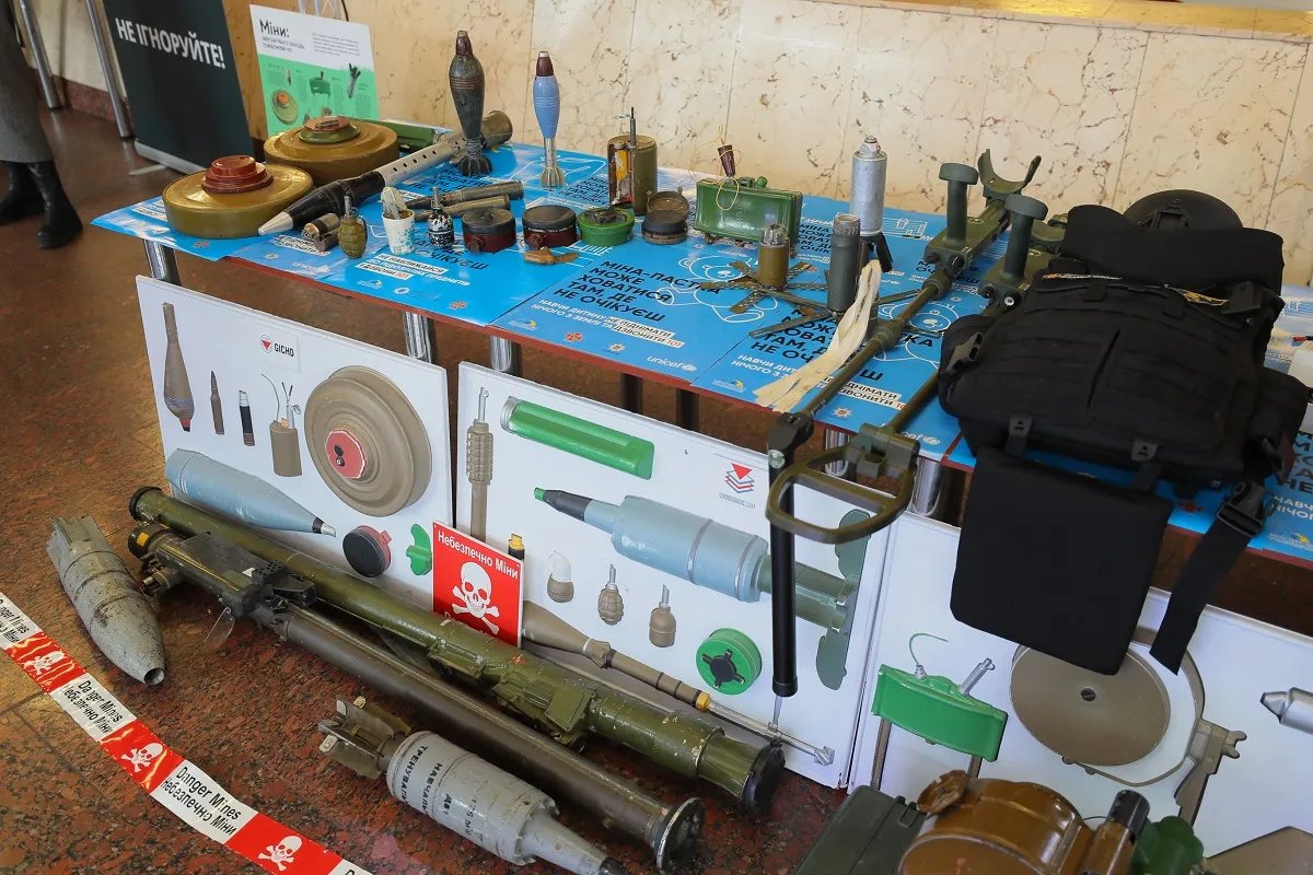 Розмінування всієї території України може тривати більше ніж 10 років Розмінування всієї території України може тривати більше ніж 10 років