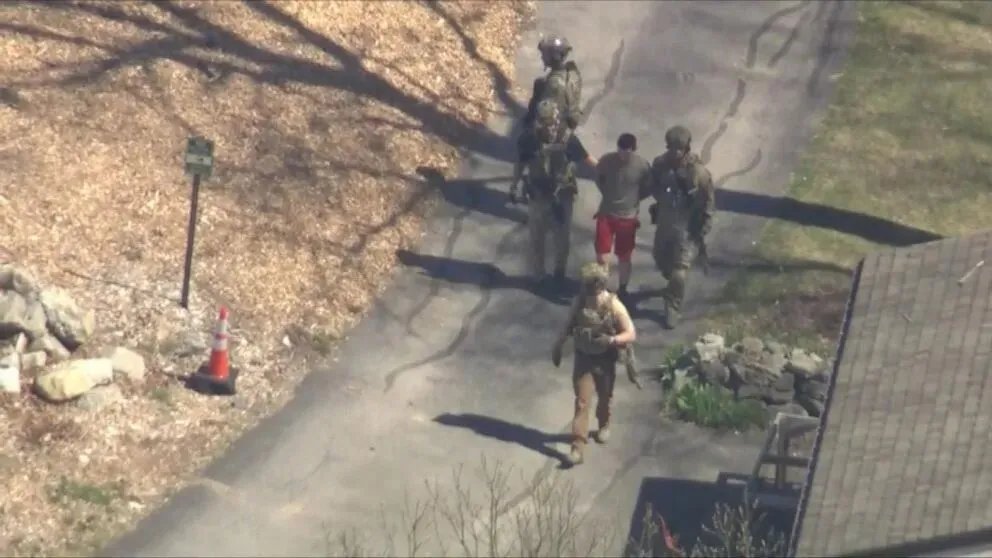 Фотографії, зроблені місцевими ЗМІ під час арешту Джека Тейшейри