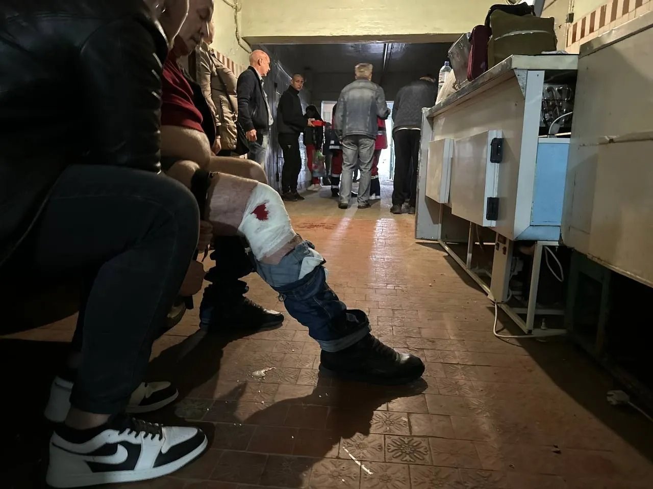 Є загиблий та поранені: окупанти масовано обстріляли ринок Херсона 2