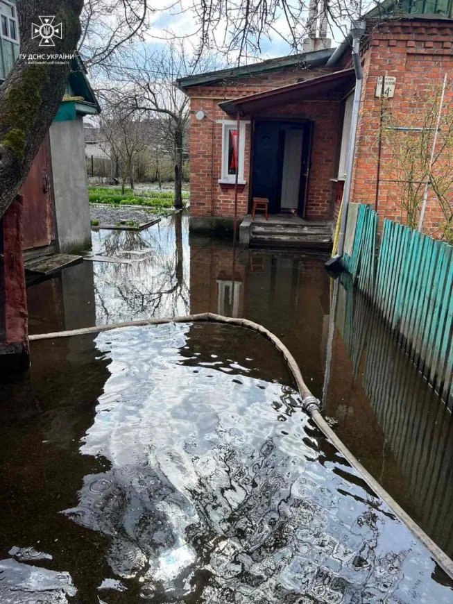 Залишилося 50 сантиметрів до критичного рівня води: чи причетні до весняного водопілля в Україні росія та білорусь? 2