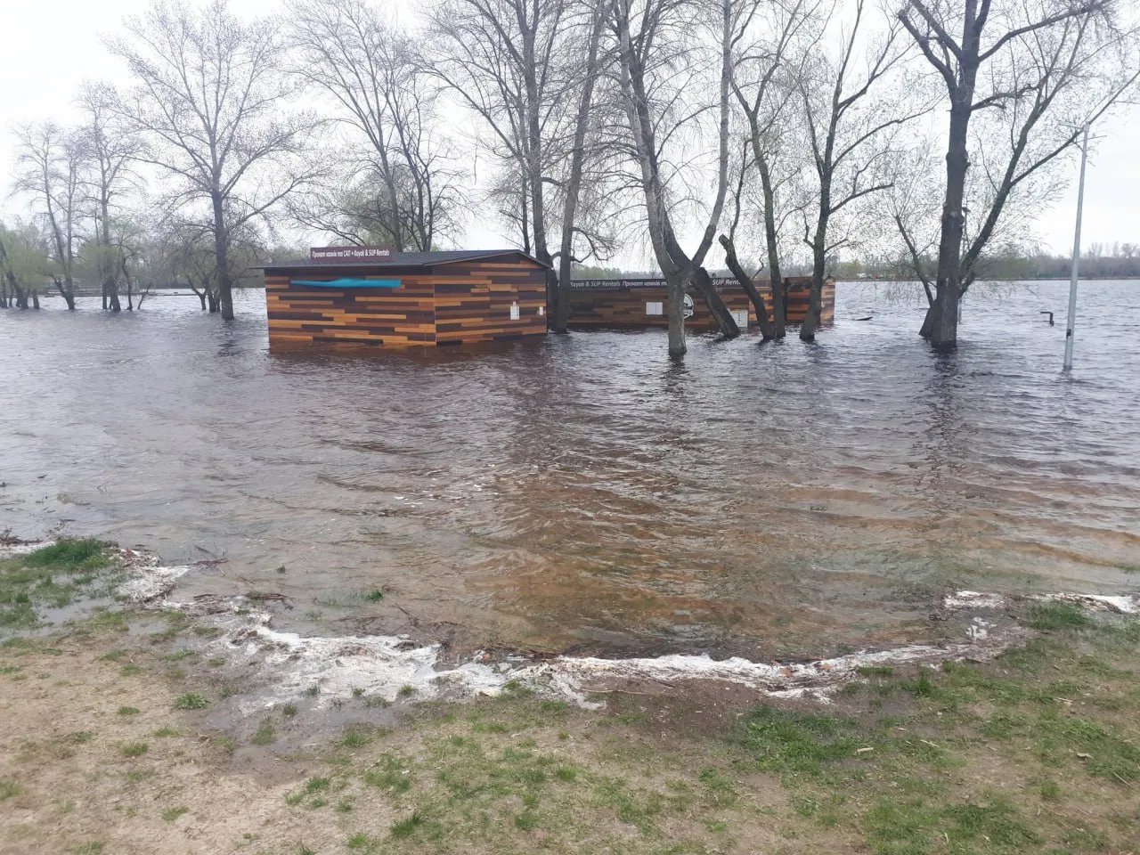 Залишилося 50 сантиметрів до критичного рівня води: чи причетні до весняного водопілля в Україні росія та білорусь? 4