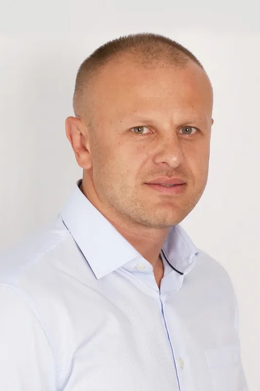 На фото Олександр Слюсар