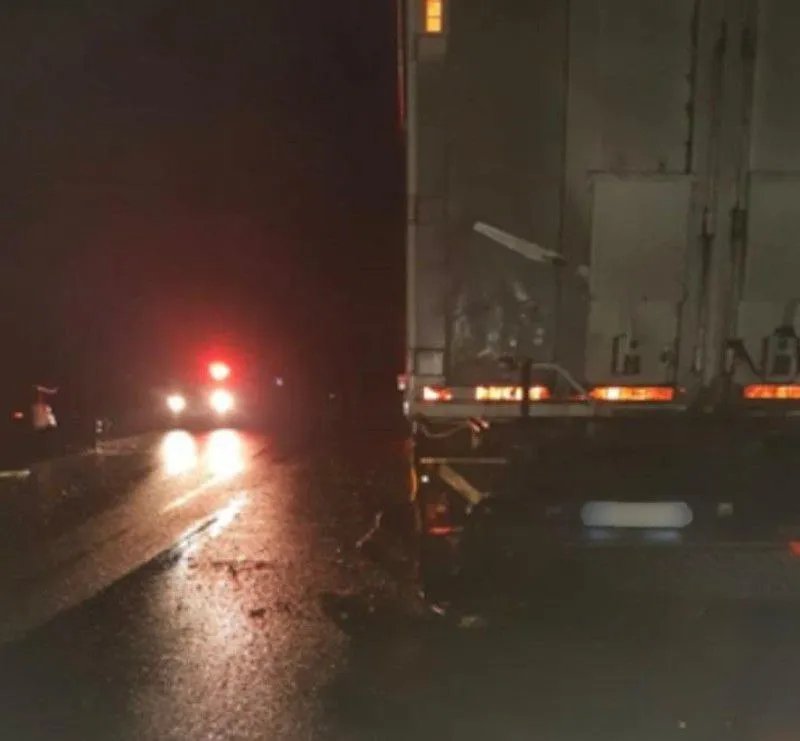 Вантажівка, в яку врізався неповнолітній