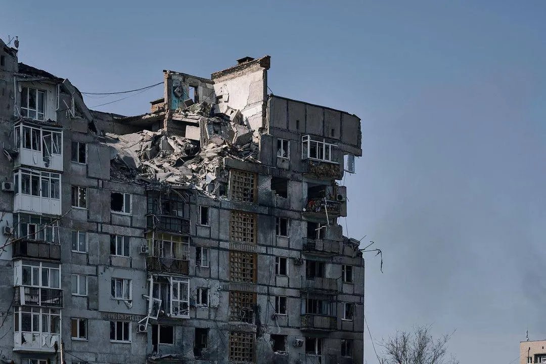 У мережі показали моторошне відео з вікна квартири у Бахмуті 1