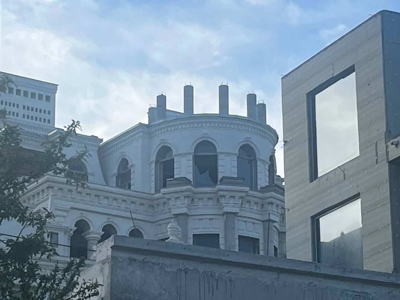 Вибиті шибки після атаки безпілотниками на Севастополь 