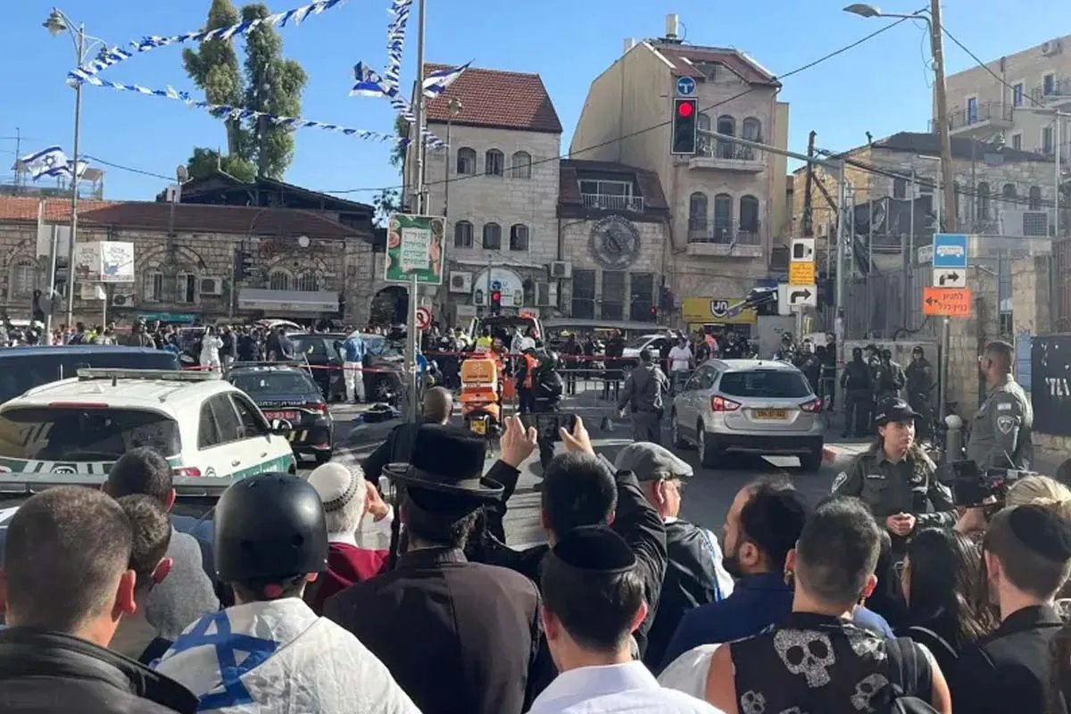 Натовп протестувальників