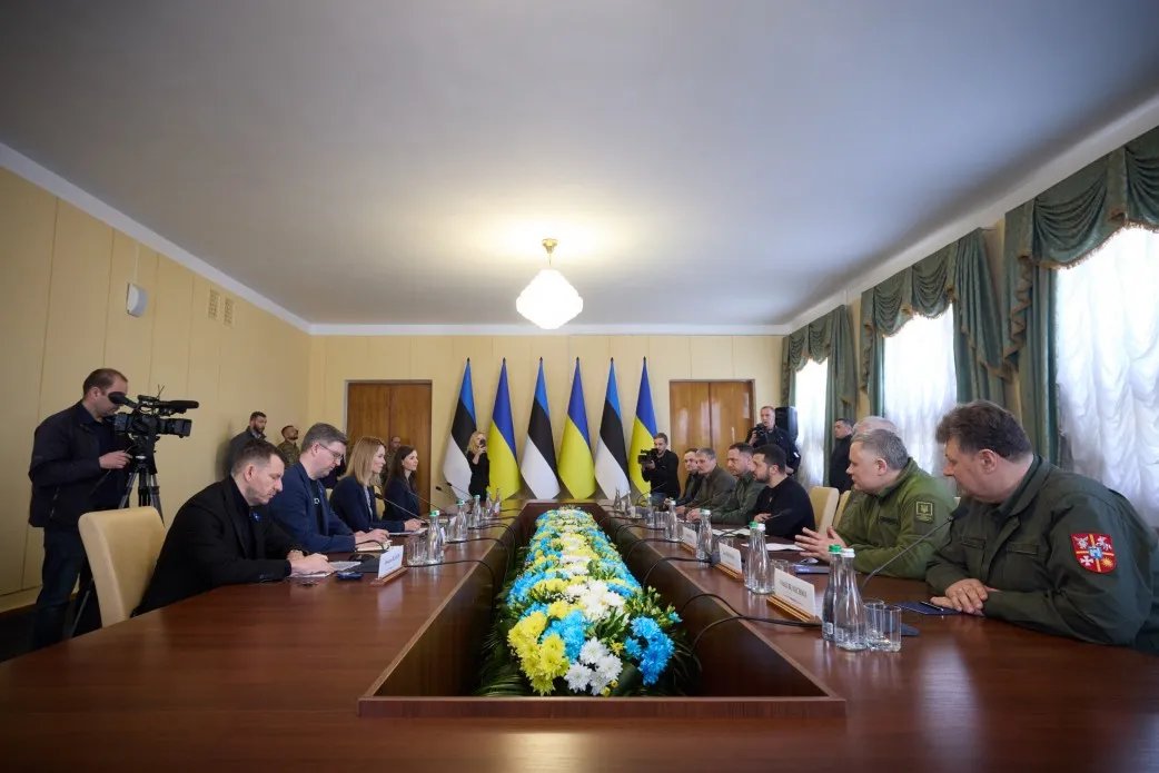 Президент Владимир Зеленский поблагодарил премьер-министра Эстонии Кая Каллас за искреннюю и своевременную поддержку украинской обороны