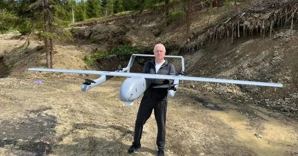 Яценко зі своєю розробкою