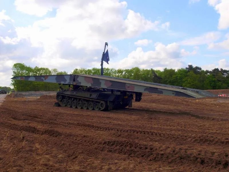 Переправа Biber на базі танка Leopard 1 Переправа Biber на базі танка Leopard 1