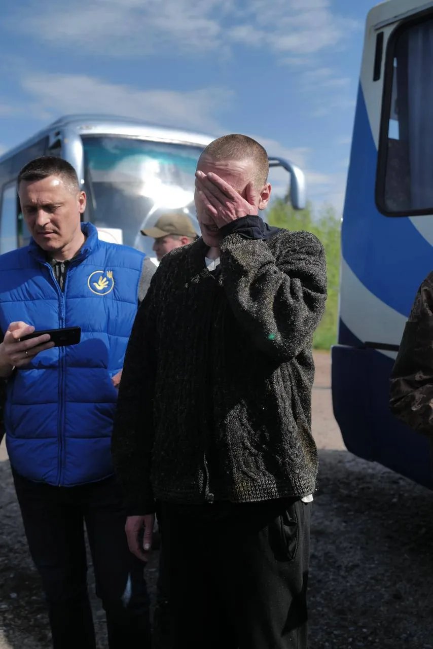 Україна повернула ще 44 полонених: серед звільнених - захисники "Азовсталі" та Маріуполя, яких катували росіяни 4