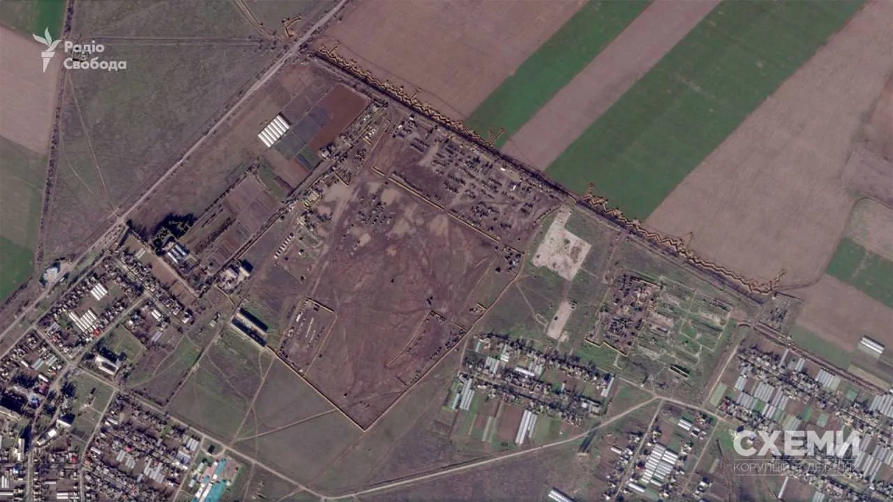Окупанти зберігали військову техніку біля Медведівки