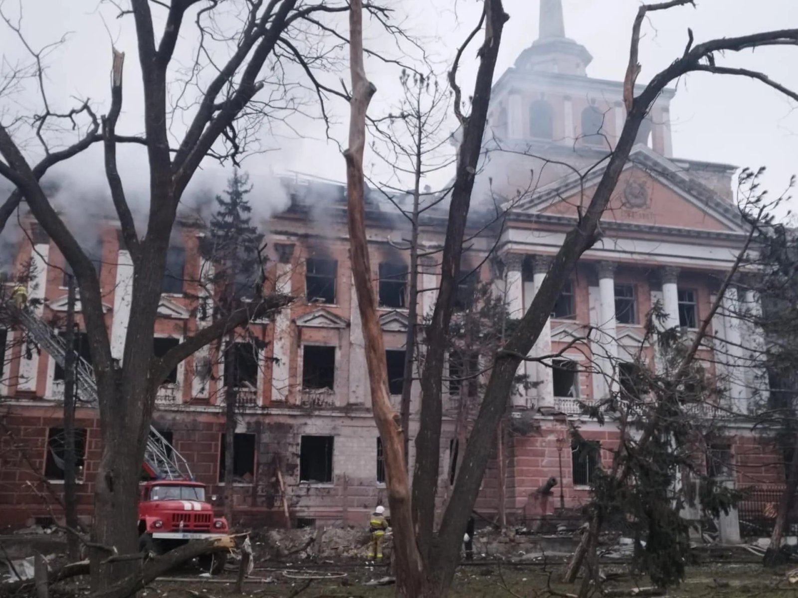 Триває розбір конструкцій