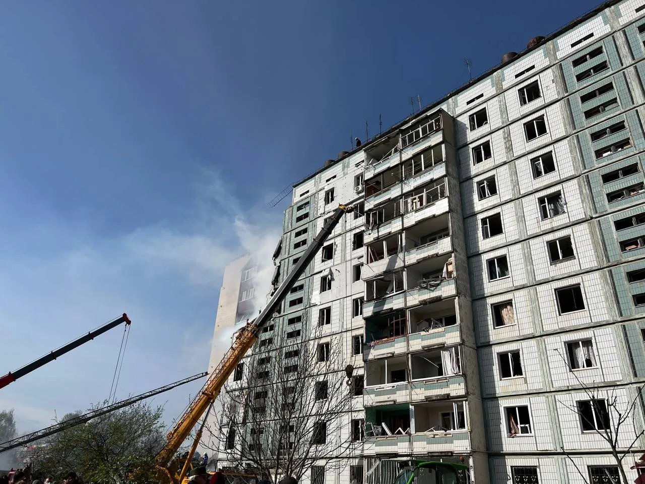 Унаслідок ракетного удару по Умані пошкоджено близько 10 багатоквартирних будинків