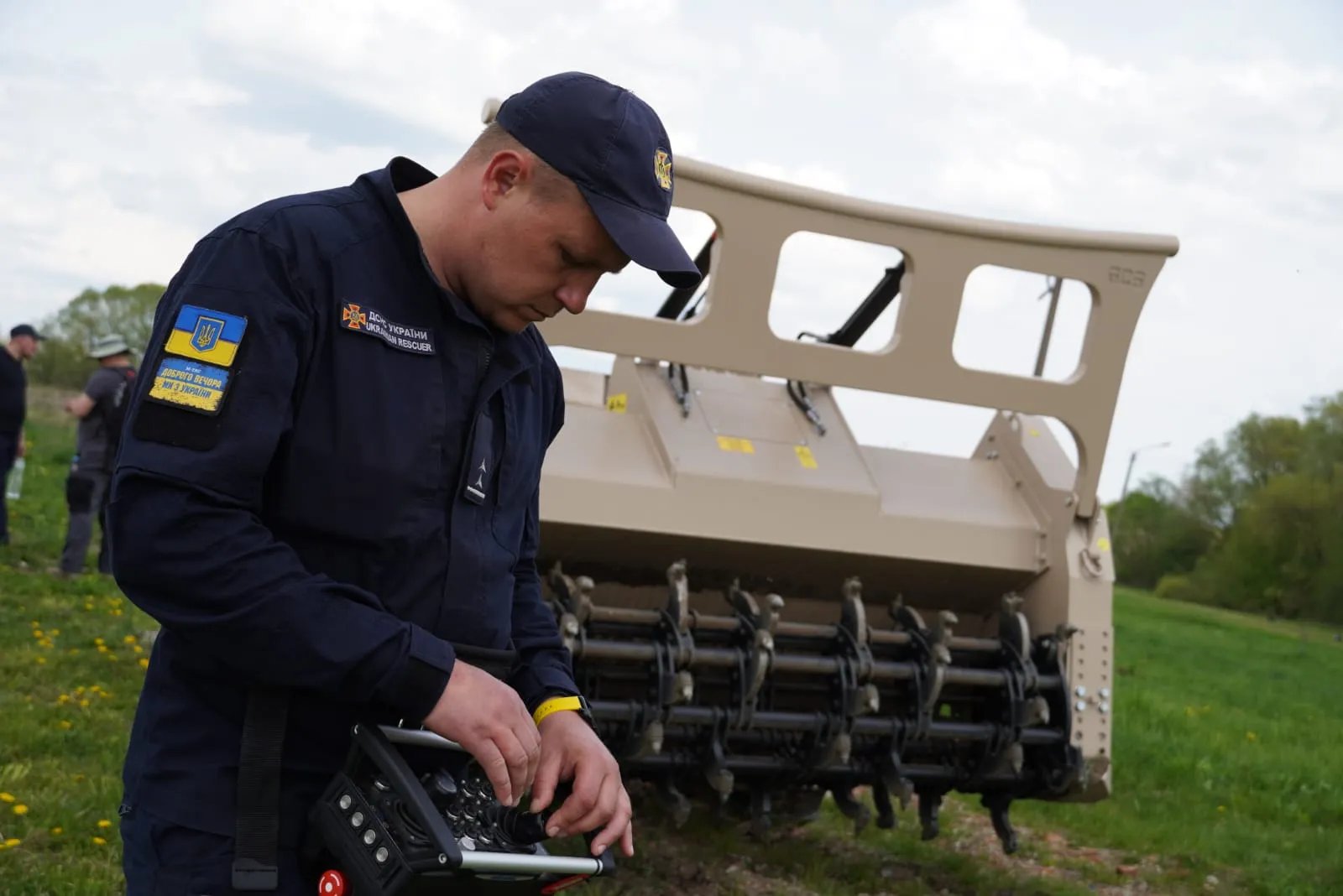 Канада передала Україні обладнання для розмінування Канада передала Україні обладнання для розмінування