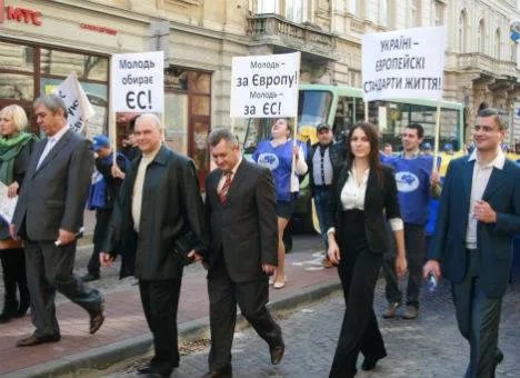 Продавав автомобілі російським пропагандистам: СБУ затримала відомого львівського бізнесмена і політика 1