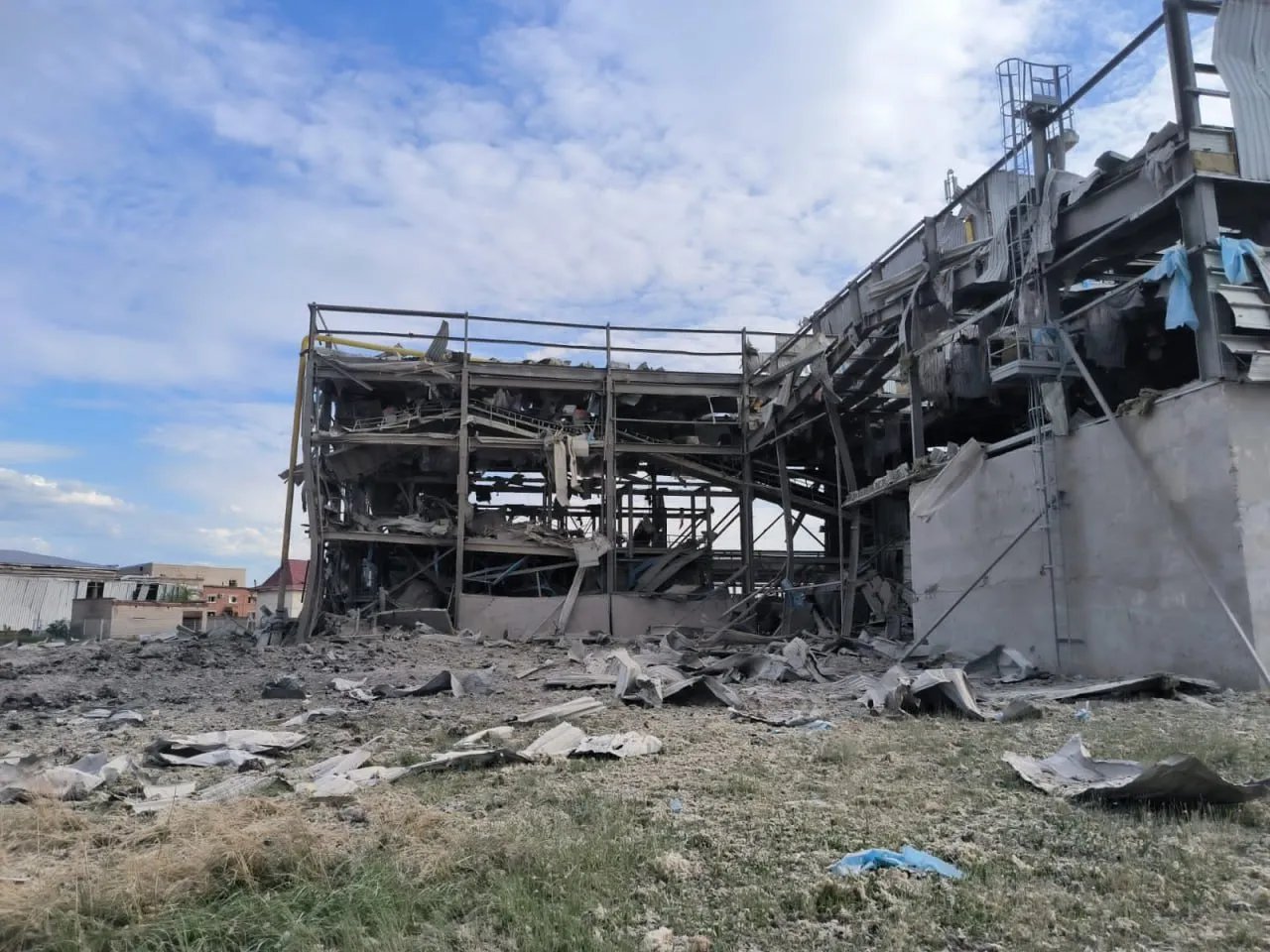 Росіяни обстріляли Слов'янськ і Краматорськ: фото наслідків ракетних ударів 3