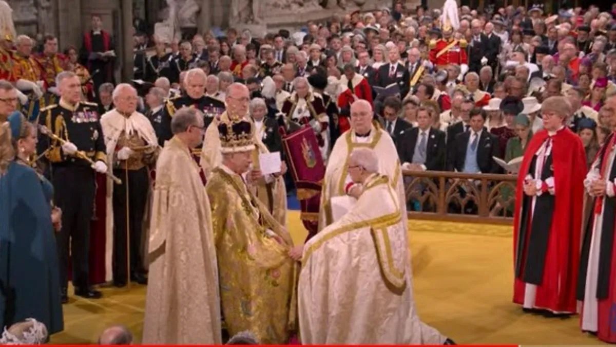 "Боже, храни короля!": Чарльз III офіційно став королем Великобританії 1